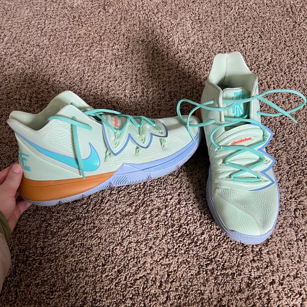 Nike Mens Kyrie Squidward Shoes
